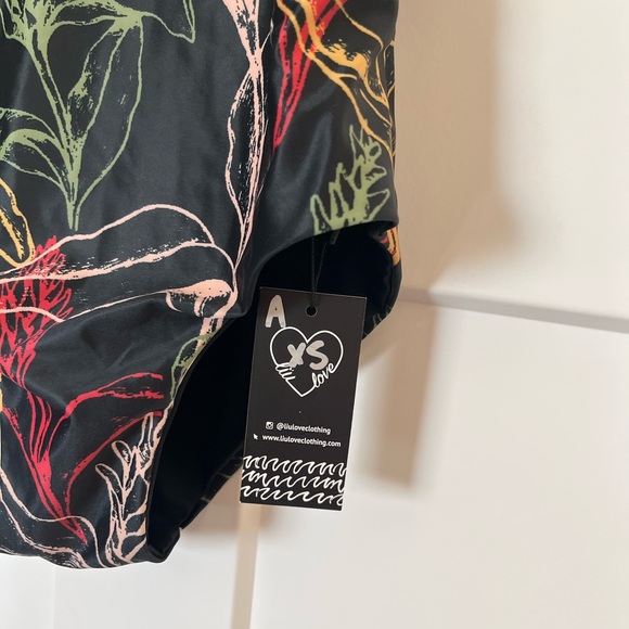 Liu Love Swimsuit - Picture 3 of 6